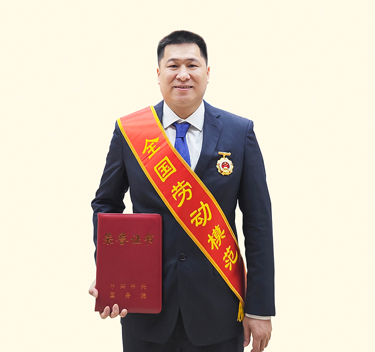柳工“85后”特級技師龐淇文榮獲全國勞動模范